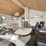 Awesome In Juelsminde With Kitchen Sonderby (Midtjylland)