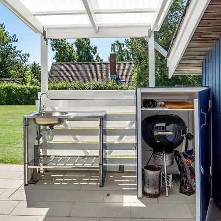 Awesome In Juelsminde With Kitchen Nyaraló