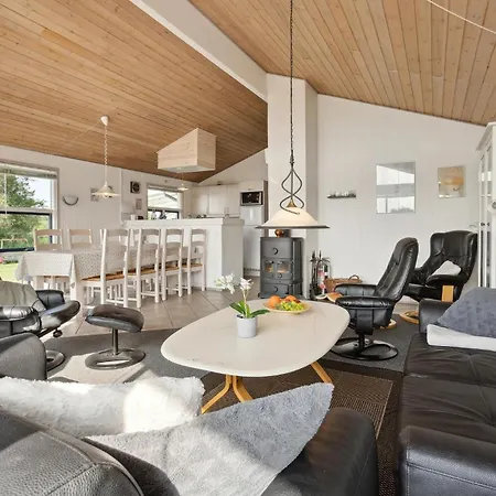 Awesome In Juelsminde With Kitchen Sonderby (Midtjylland)